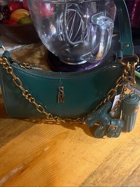 Steve Madden Shoulder Bag with Gold Chain Style:Bmika-c Color: Cedar Green